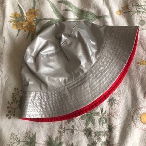 Reversible bucket hat (reflective on one side!!)